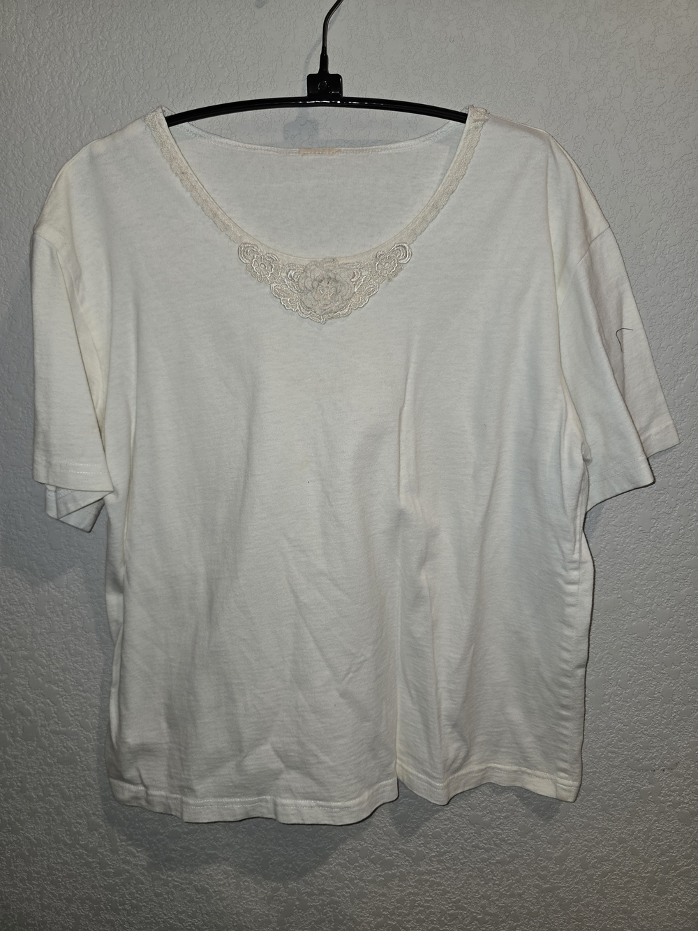 Vintage Floral Lace Appliqué Cream Scoop Neck T-Shirt - Short Sleeve